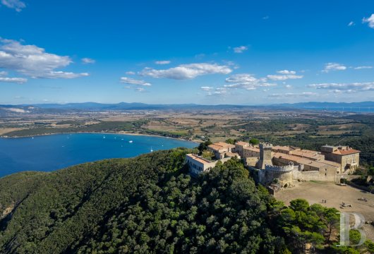 A vast apartment overlooking the sea from an ancient Etruscan city in Tuscany  - photo  n°2